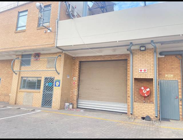 749M² WAREHOUSE TO LET IN RANDBURG CENTRAL